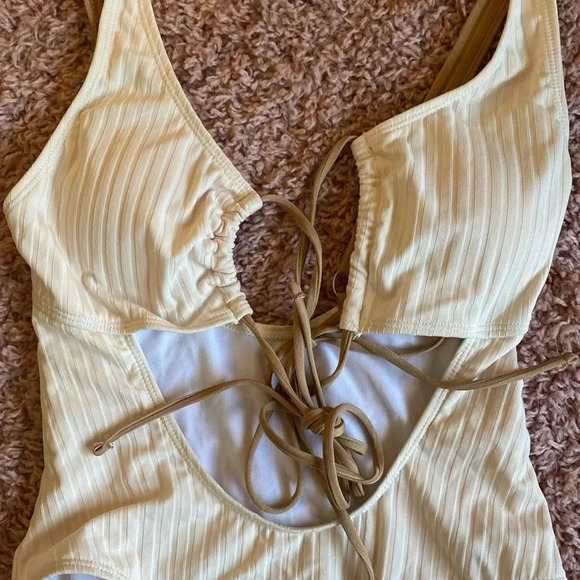 SHEIN One piece Swimsuit - Picture 3 of 4